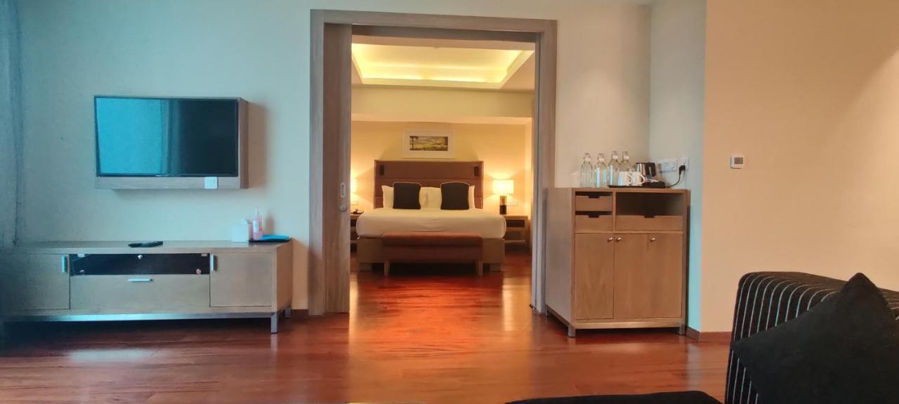 O By Tamara, Trivandrum Thiruvananthapuram Extérieur photo A suite at the hotel