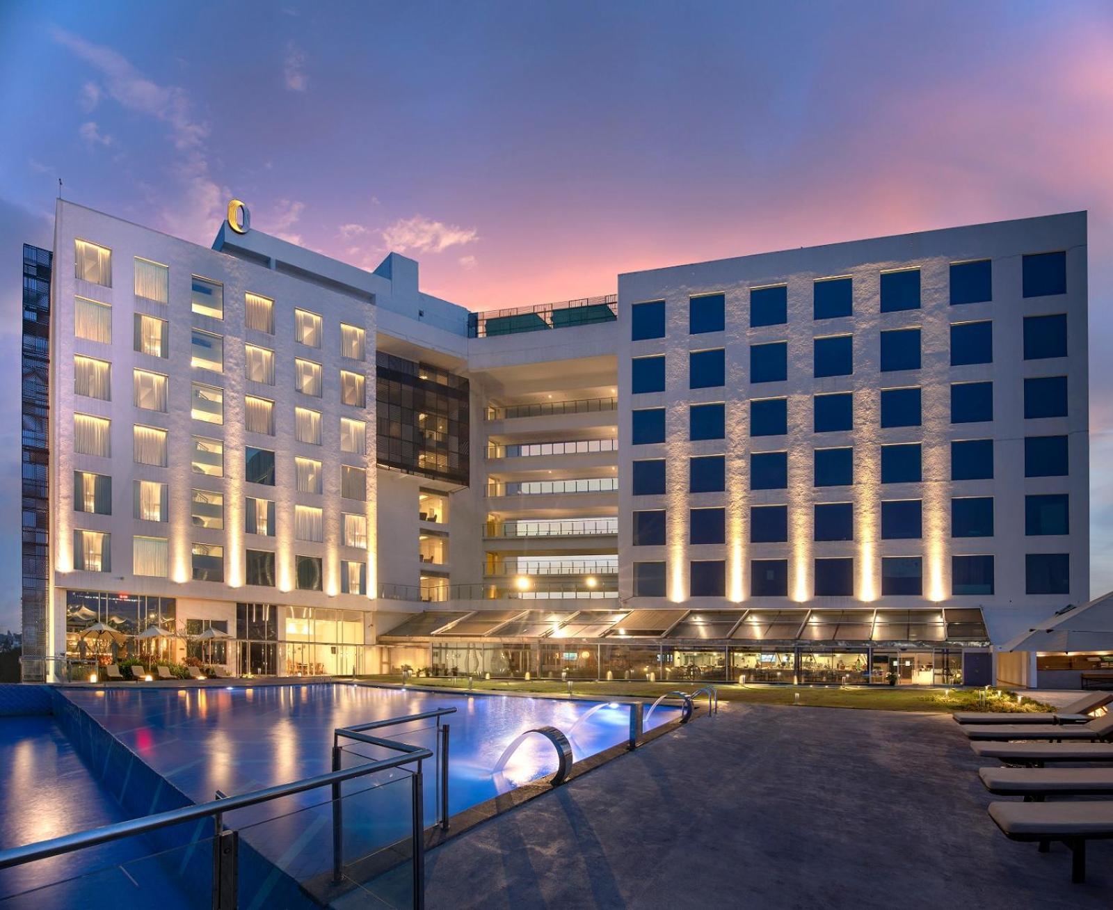 O By Tamara, Trivandrum Thiruvananthapuram Extérieur photo The hotel at night