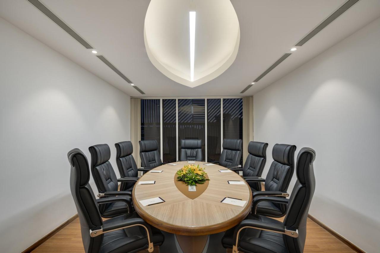O By Tamara, Trivandrum Thiruvananthapuram Extérieur photo Boardroom at the headquarters of the National Stock Exchange of India