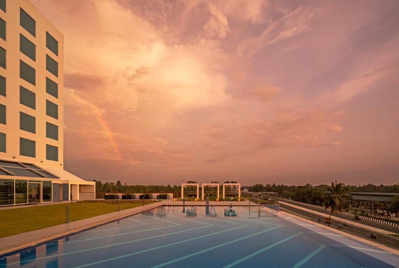 O By Tamara, Trivandrum Thiruvananthapuram Extérieur photo The pool at the Infosys Mysuru campus